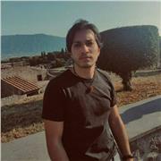 Laureato in Lingue, Culture e Letterature moderne Europee e in Traduzione letteraria inglese offre lezioni pr